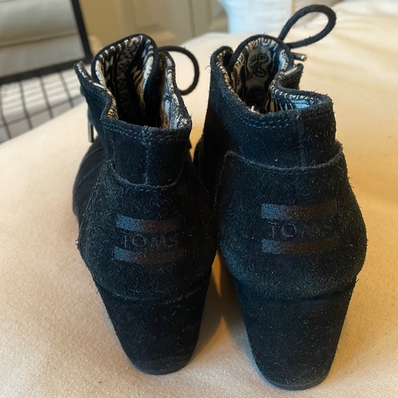 TOMS Classic Black Suede Lace Up Ankle Bootie | Fall Suede Bootie Size 9.5 - Picture 2 of 5